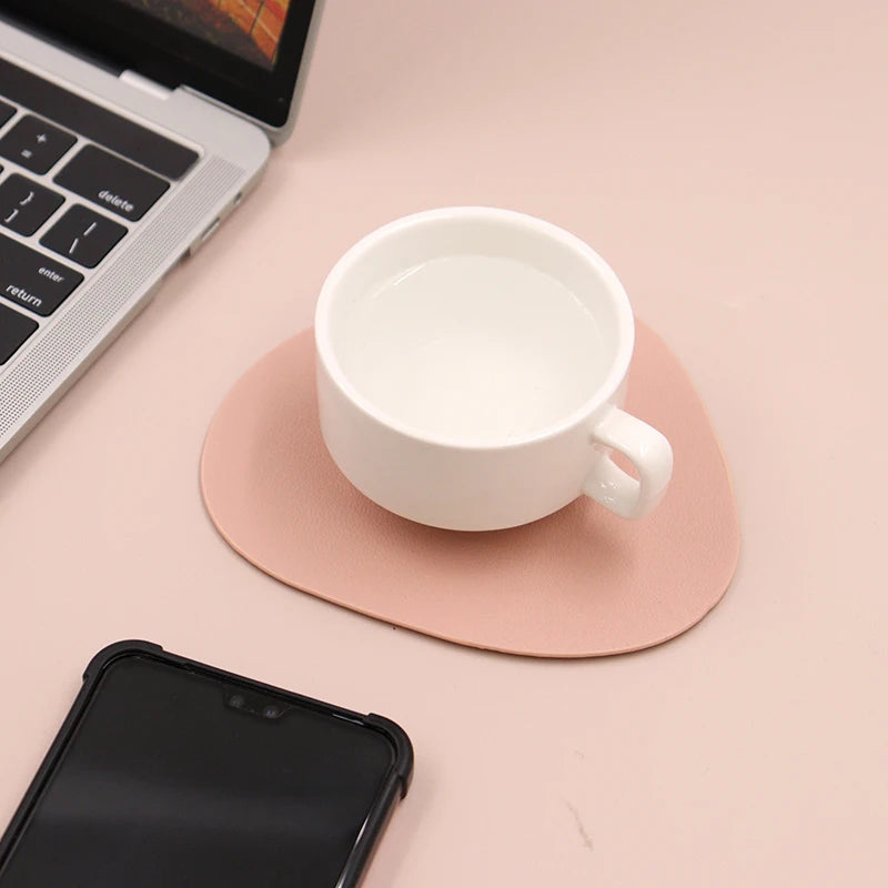 Set aus runden Tischsets und Untersetzern aus Kunstleder hitzebeständig