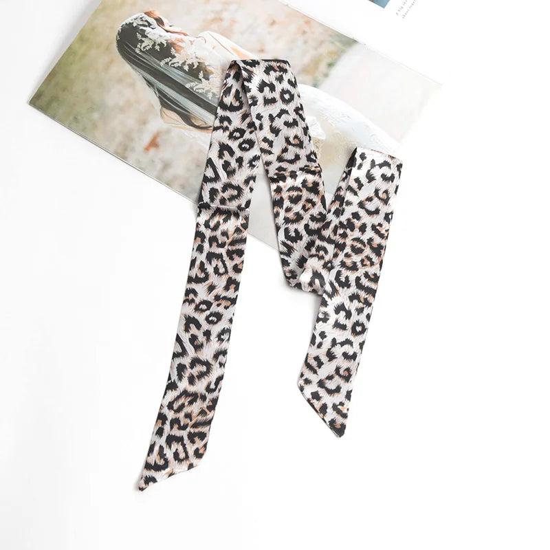 Eleganter Damen Blumen Druck Schal – Vielseitiges Accessoire für Kopf, Tasche