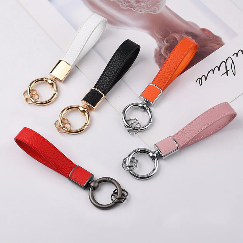 Luxuriöser Schlüsselanhänger aus PU-Leder mit goldfarbener Metall-Schnalle, 13,6 cm
