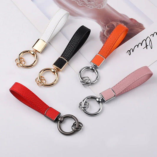 Luxuriöser Schlüsselanhänger aus PU-Leder mit goldfarbener Metall-Schnalle, 13,6 cm