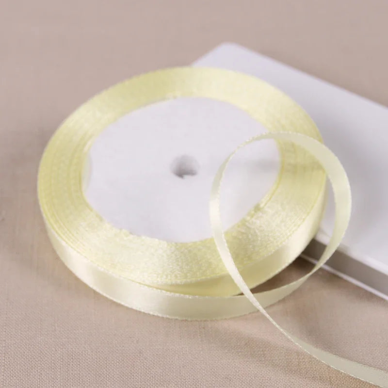 Vielseitiges Polyesterband für Dekoration und Bastelprojekte