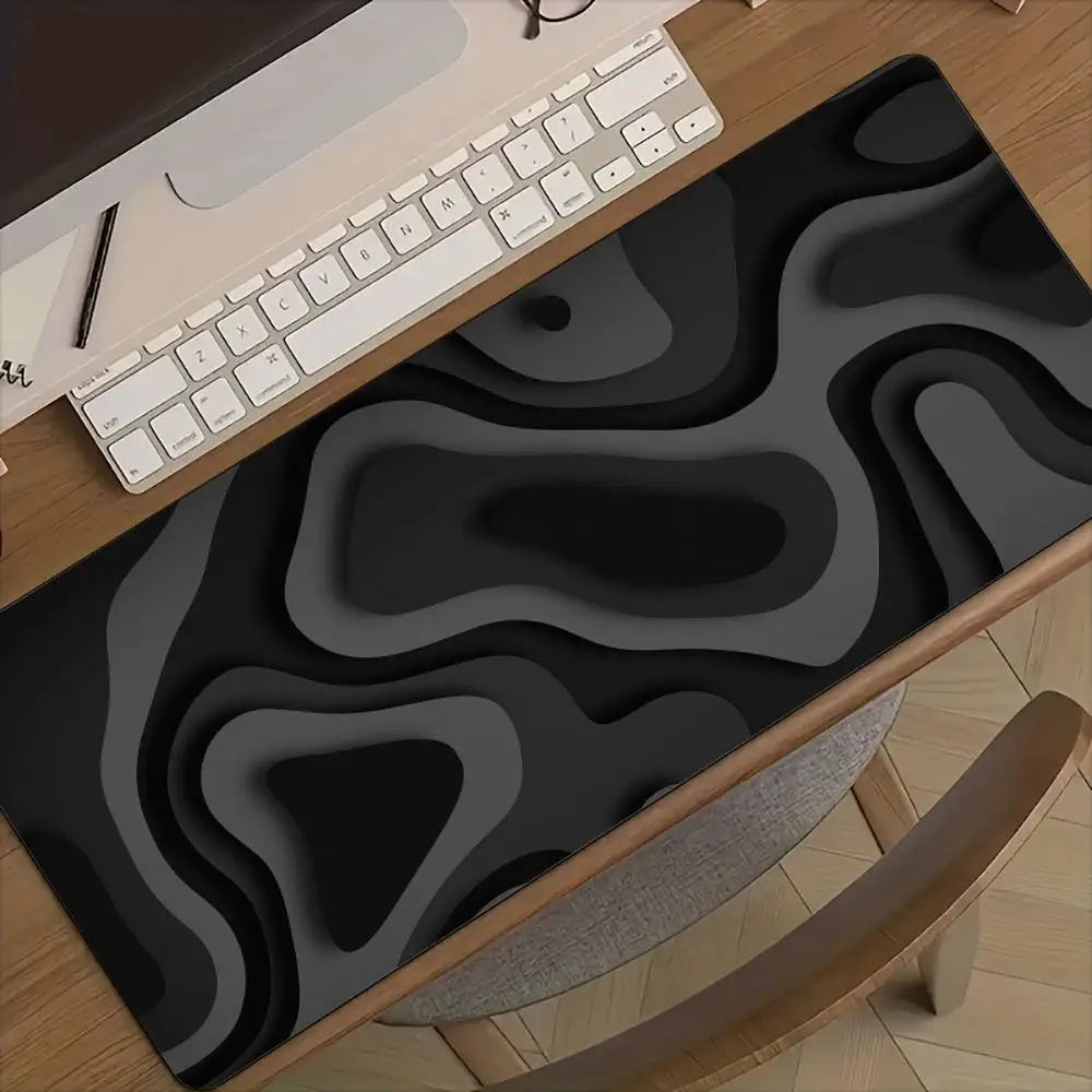 Abstraktes Mauspad mit genähtem Rand für präzise Steuerung