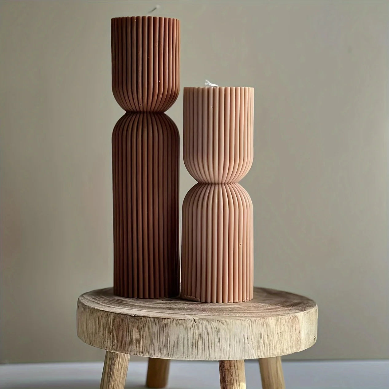 Zylindrische hohe Stumpenkerzenformen gerippt gedreht Silikonform abstrakt