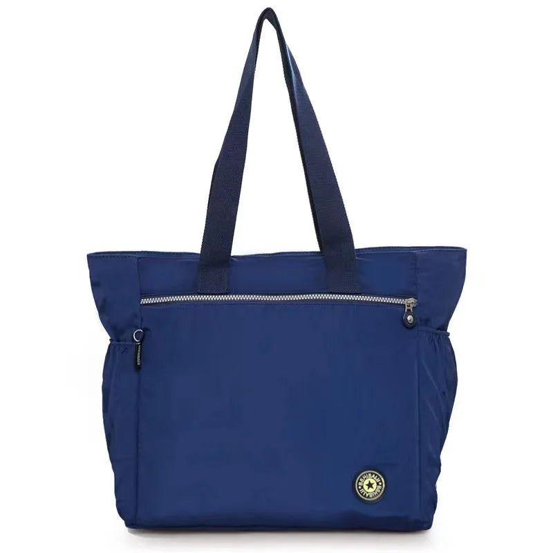 Große Damen Einkaufstasche aus Nylon mit viel Stauraum und praktischem Design