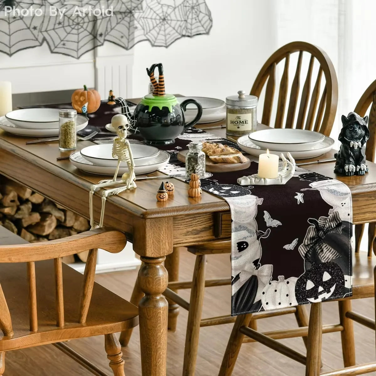 Saisonaler Halloween Tischläufer mit Kürbis und Fledermaus Motiv