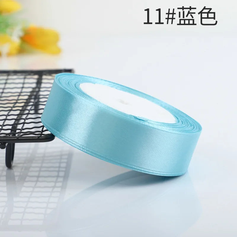 Vielseitige Satinbänder in 10 Farben für festliche Dekorationen