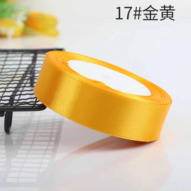 Vielseitige Satinbänder in 10 Farben für festliche Dekorationen