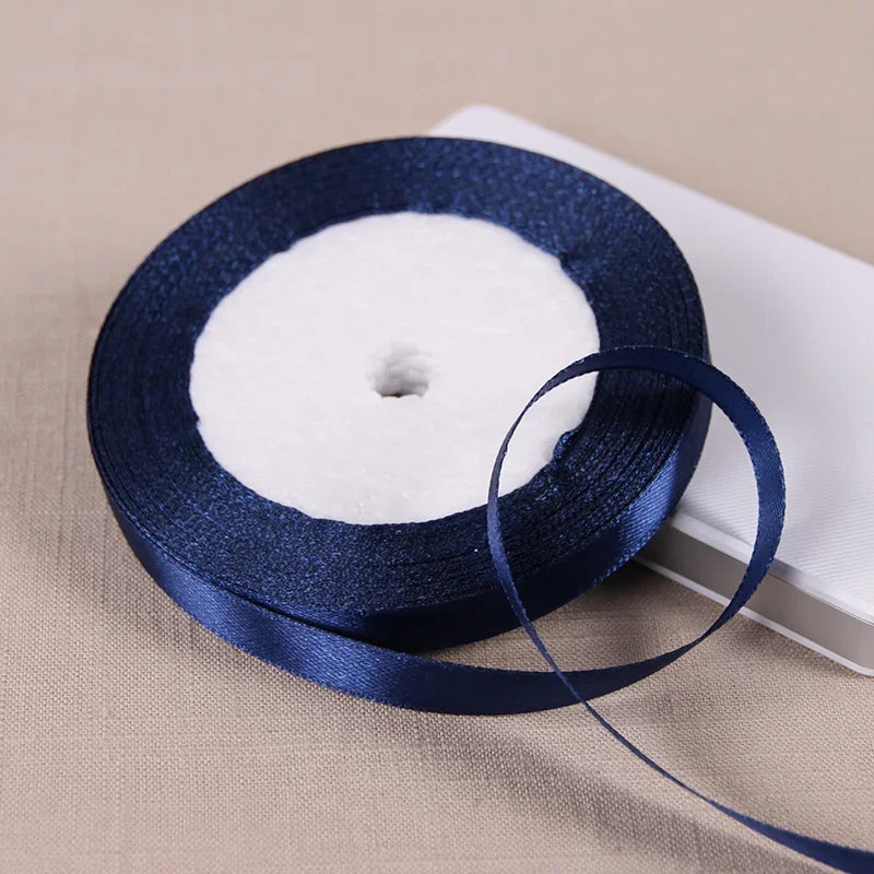 Vielseitiges Polyesterband für Dekoration und Bastelprojekte