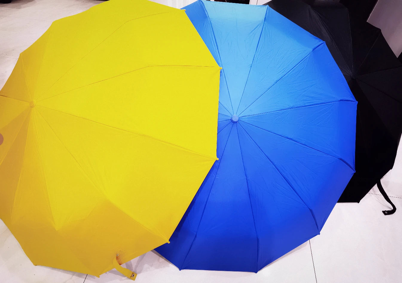 Robuster großer Automatik Regenschirm mit Windschutz und Sonnenschutz