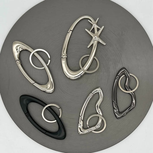 Y2K Punk Karabiner Schlüsselanhänger Stern Oval Axtförmiger Gothic Stil