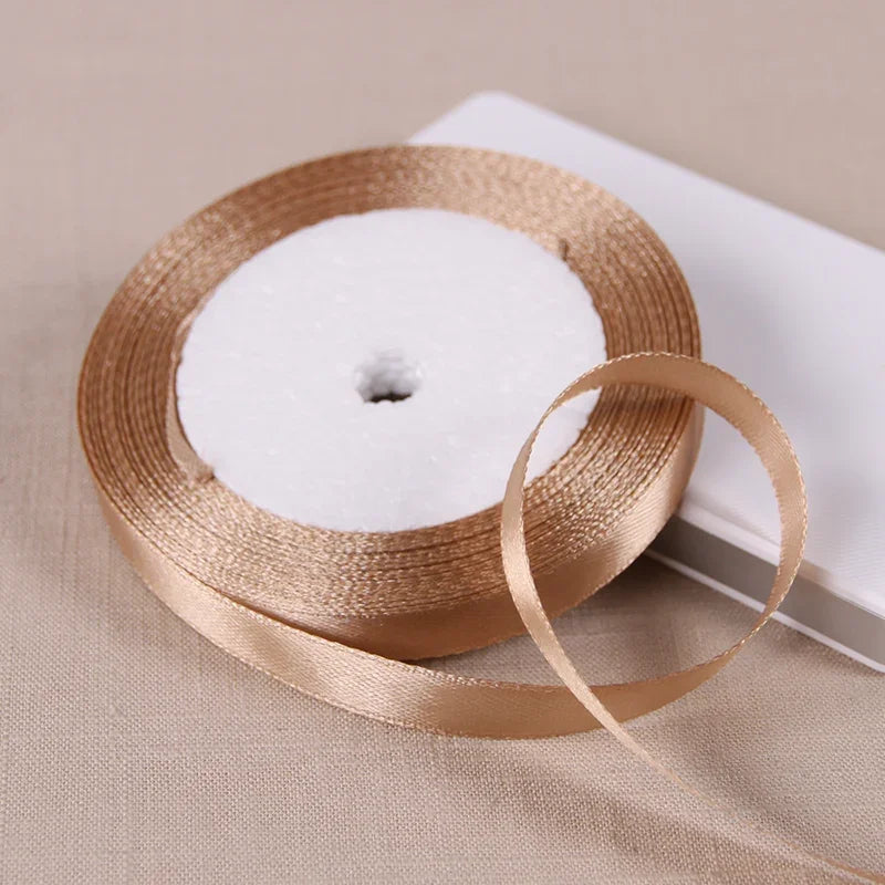 Vielseitiges Polyesterband für Dekoration und Bastelprojekte