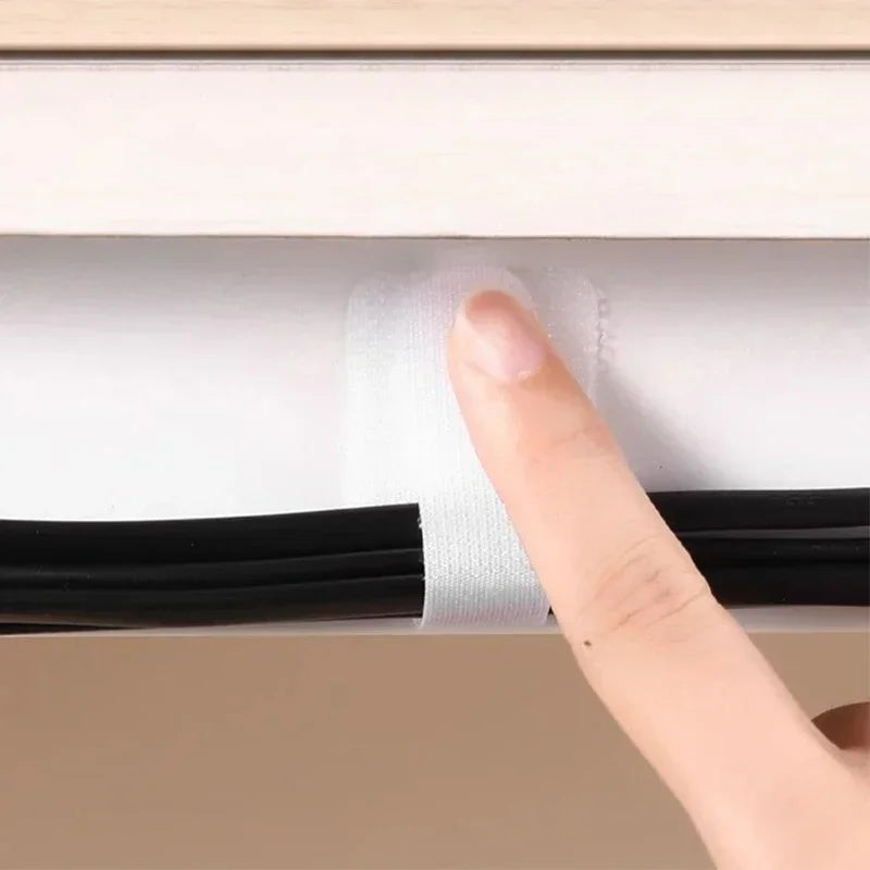 Praktischer wiederverwendbarer Kabel Organizer mit Klebehalter