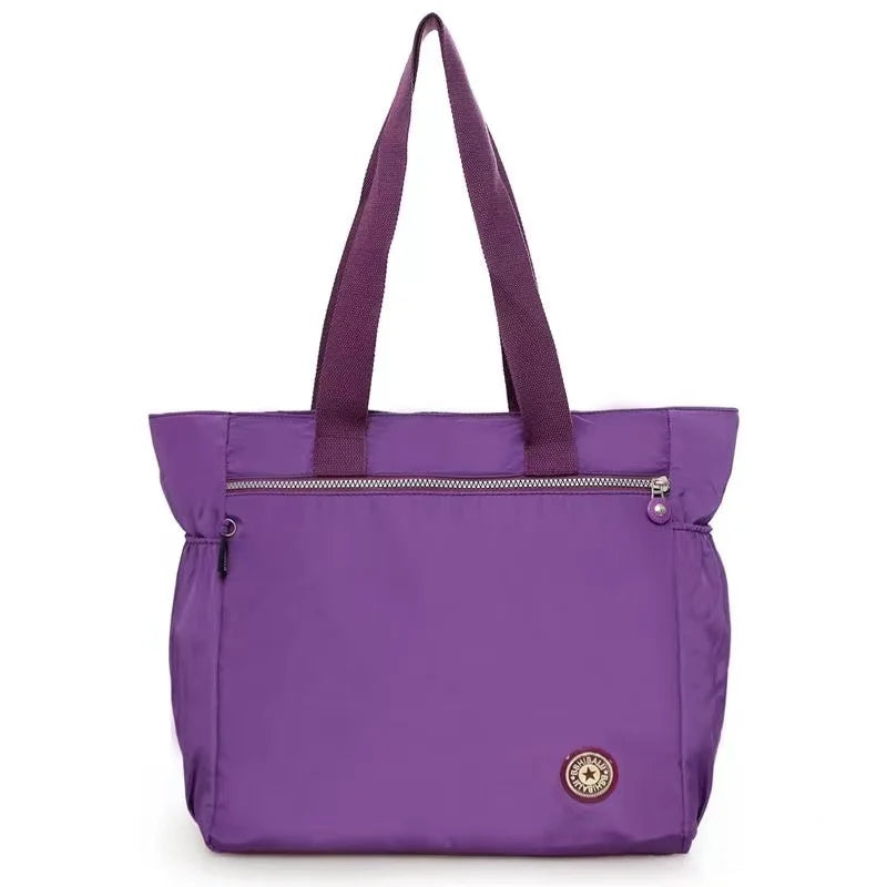 Große Damen Einkaufstasche aus Nylon mit viel Stauraum und praktischem Design