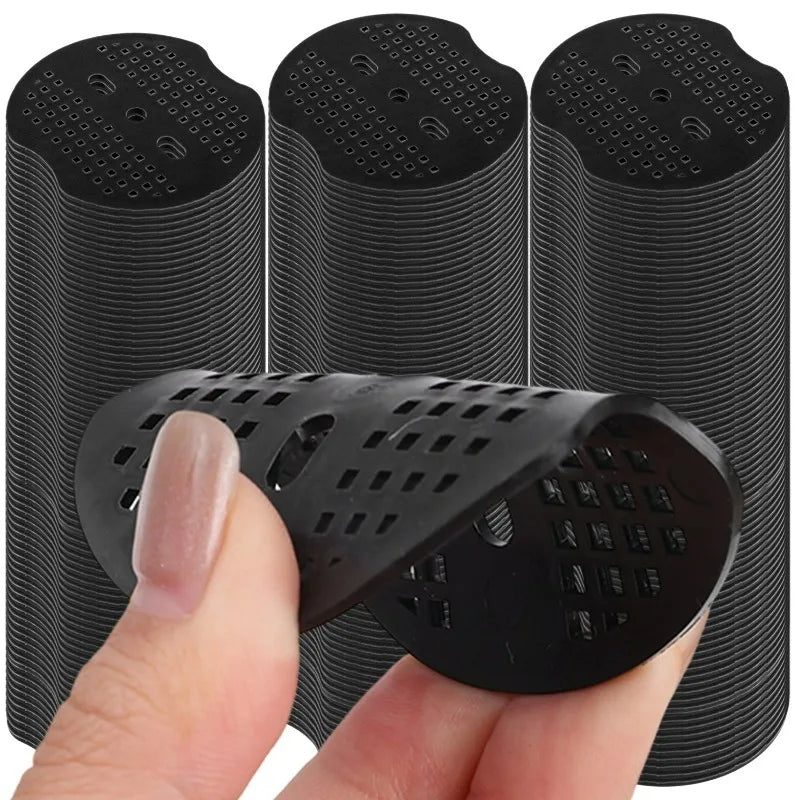 Robuste Kunststoff-Heringe für sichere Gartenbefestigung