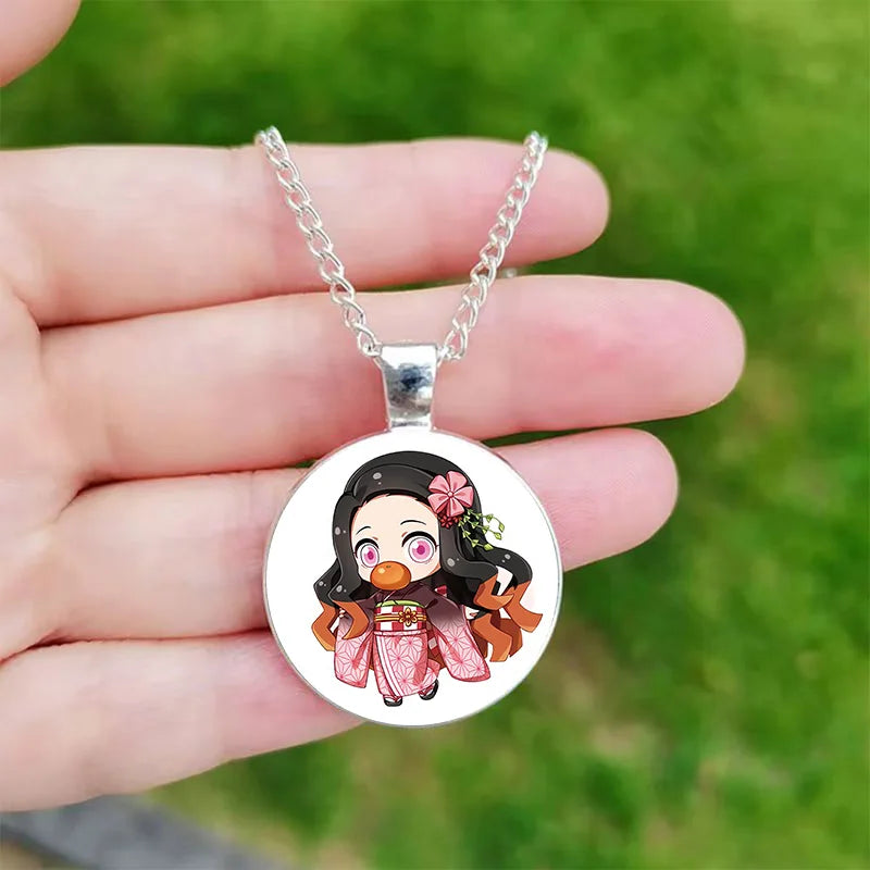 Anime Cosplay Halskette mit rundem Glas Anhänger für Fans und Sammler