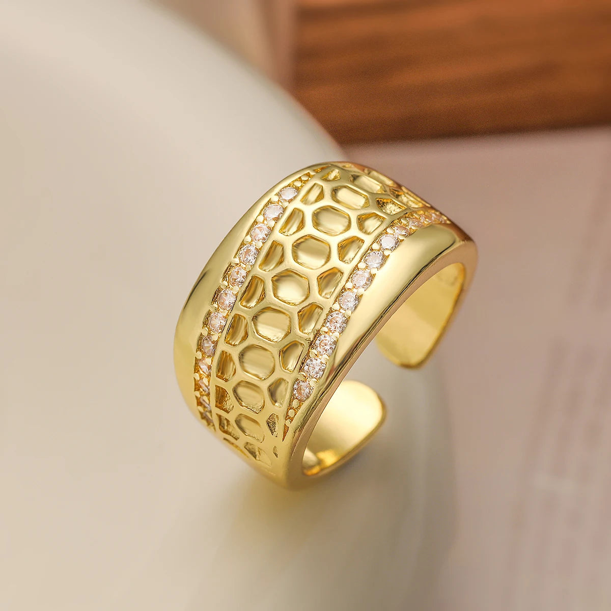 Eleganter Kupfer Ring mit AAA Zirkonia und Geometrischem Design für Frauen