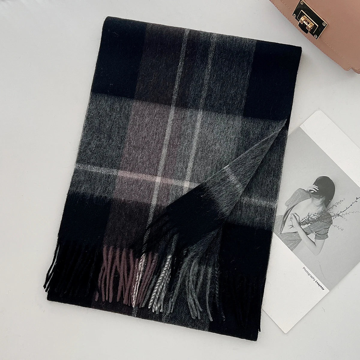 Warmer Wollschal mit klassischem Karomuster für Damen und Herren