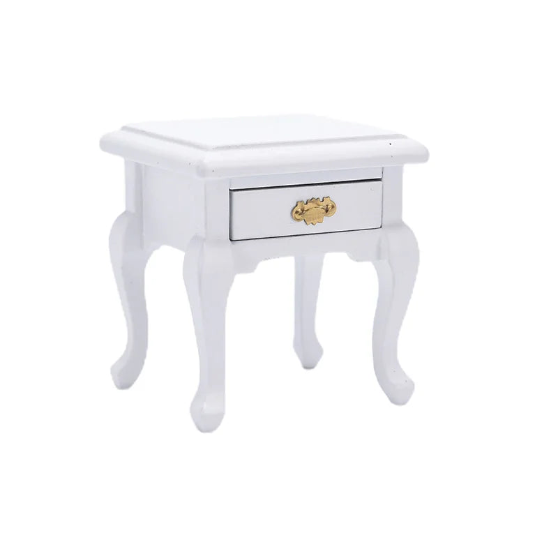 Detailgetreuer Puppenhaus Holzschrank für realistische Einrichtung