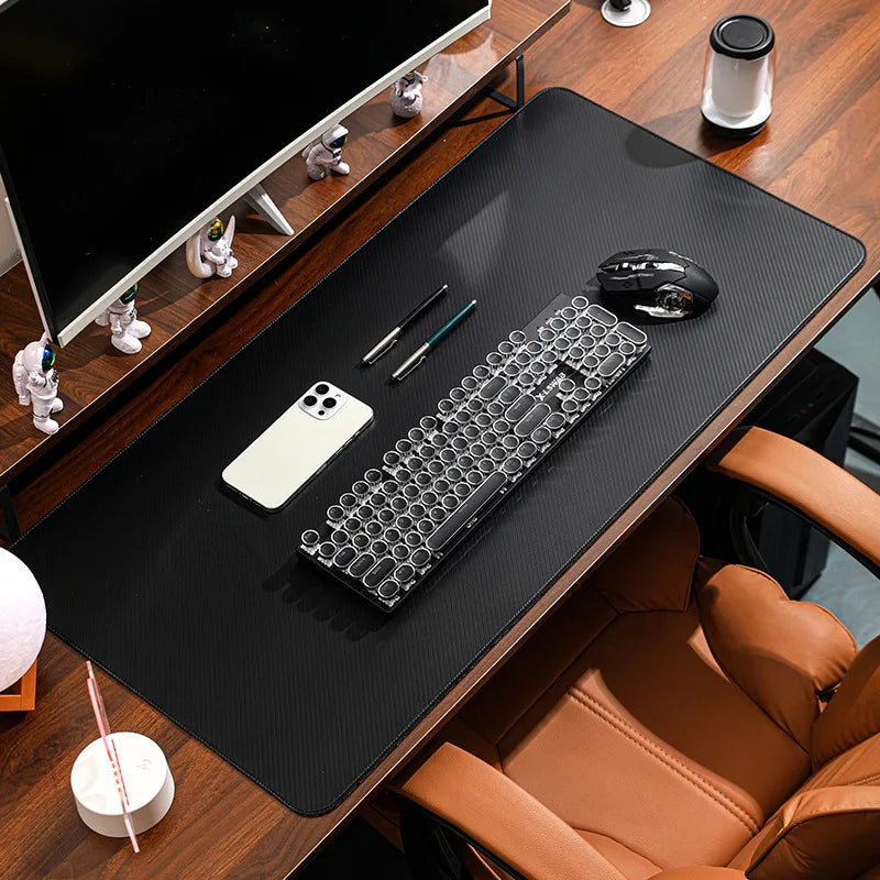Große Gaming Schreibtischunterlage aus Karbonkorken für optimale Kontrolle