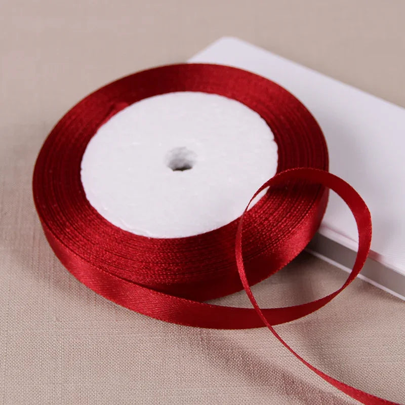Vielseitiges Polyesterband für Dekoration und Bastelprojekte