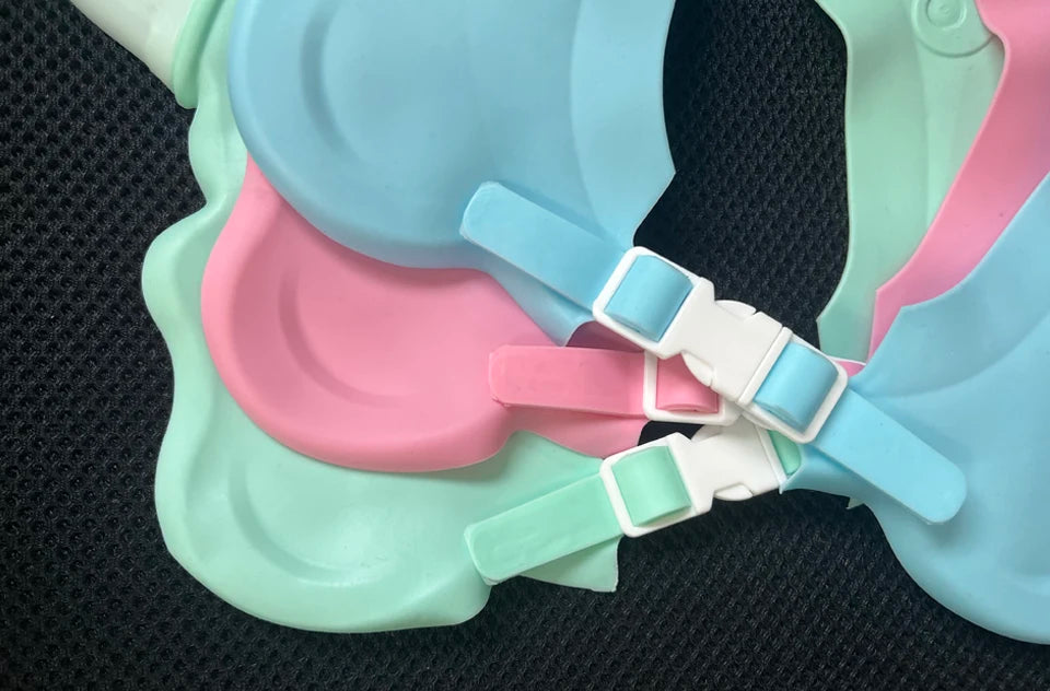 Stressfreies Baby-Baden: Einstellbare Shampoo Kappe mit Ohrschutz