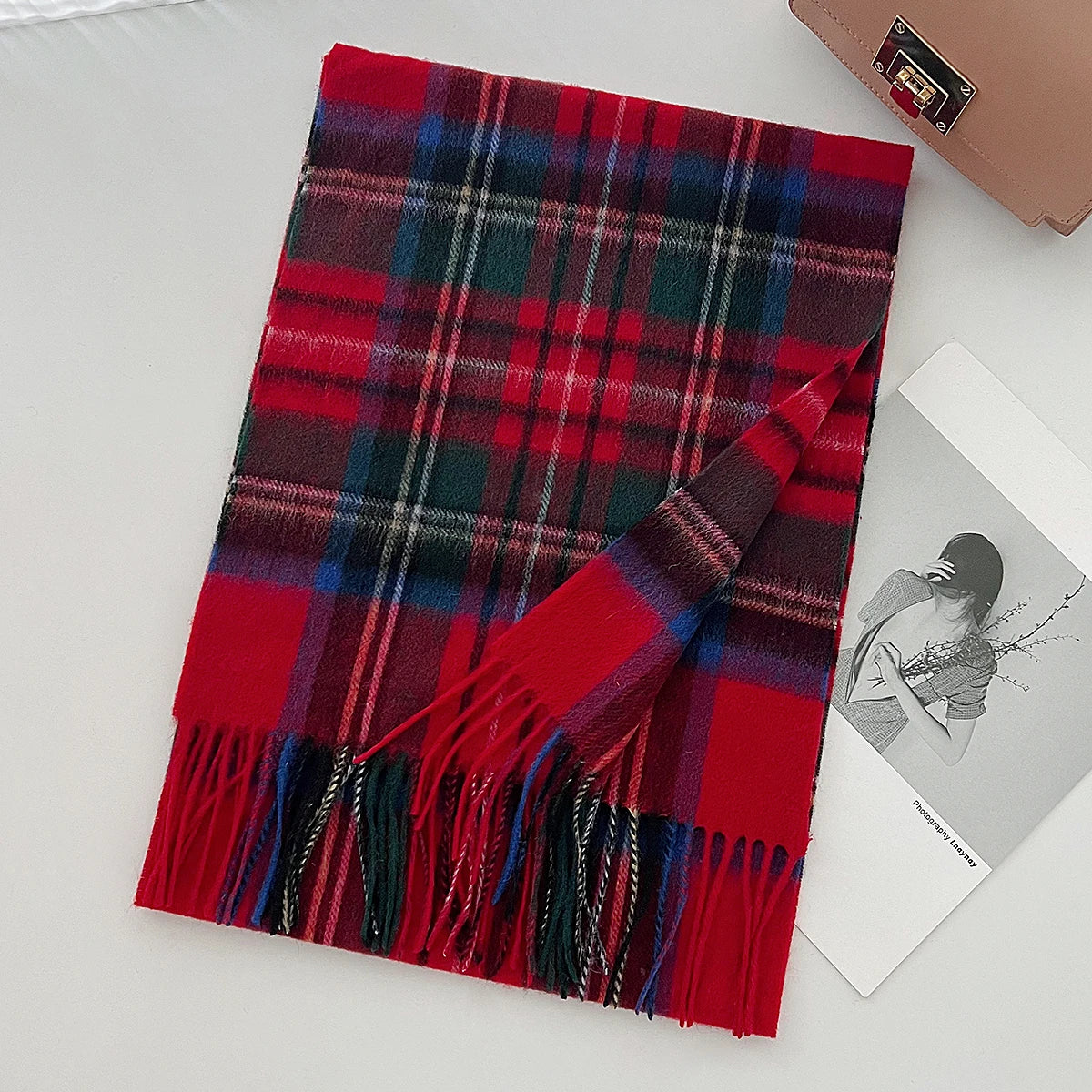 Warmer Wollschal mit klassischem Karomuster für Damen und Herren