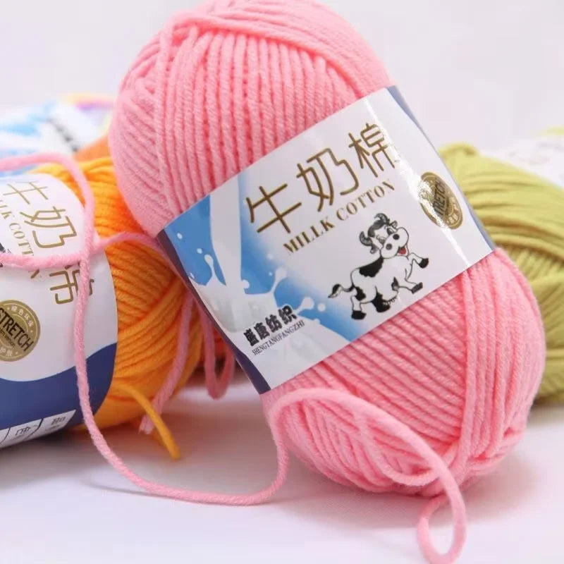 Vielseitiges farbiges Acryl Strickgarn für kreative DIY Projekte