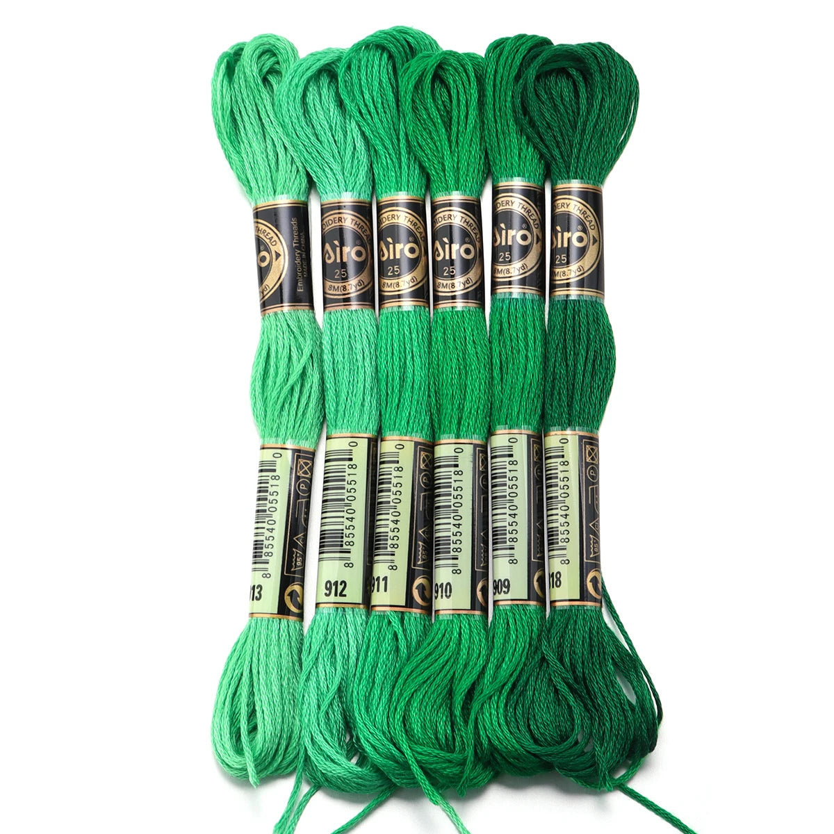 Umfangreiches Set Stickgarn für Handarbeiten mit bunten Farben