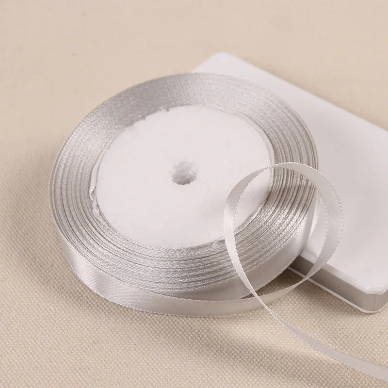 Vielseitiges Polyesterband für Dekoration und Bastelprojekte