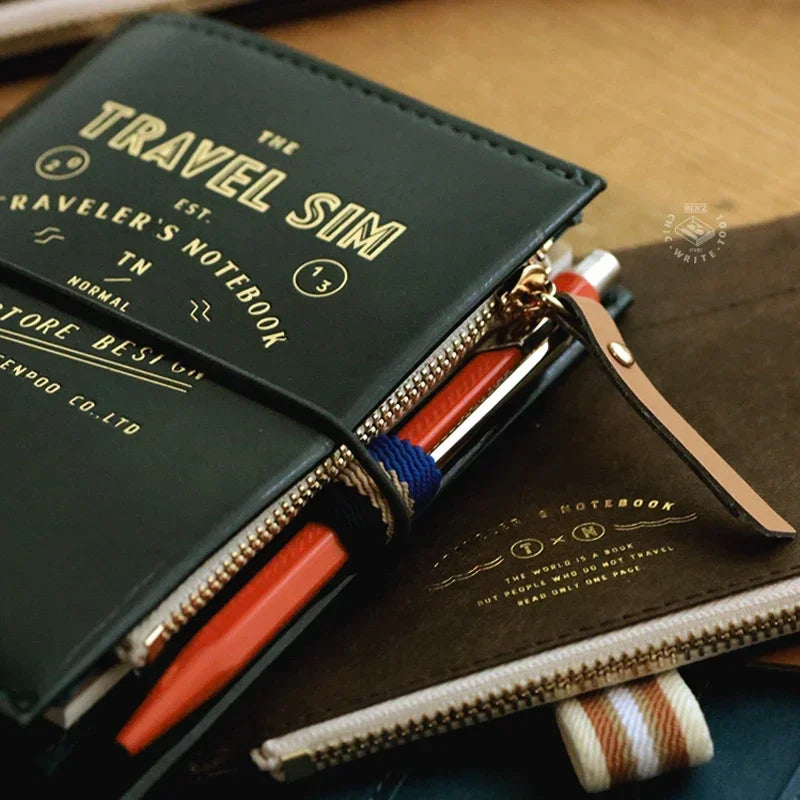 Wasserdichtes Reise-Notizbuch mit Reißverschlusstasche und Stiftetui