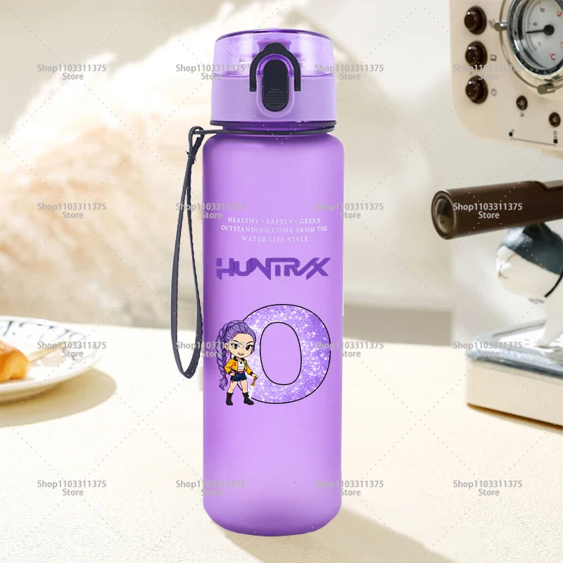 Tragbare Wasserflasche 650 ml mit trendigem Buchstaben-Design