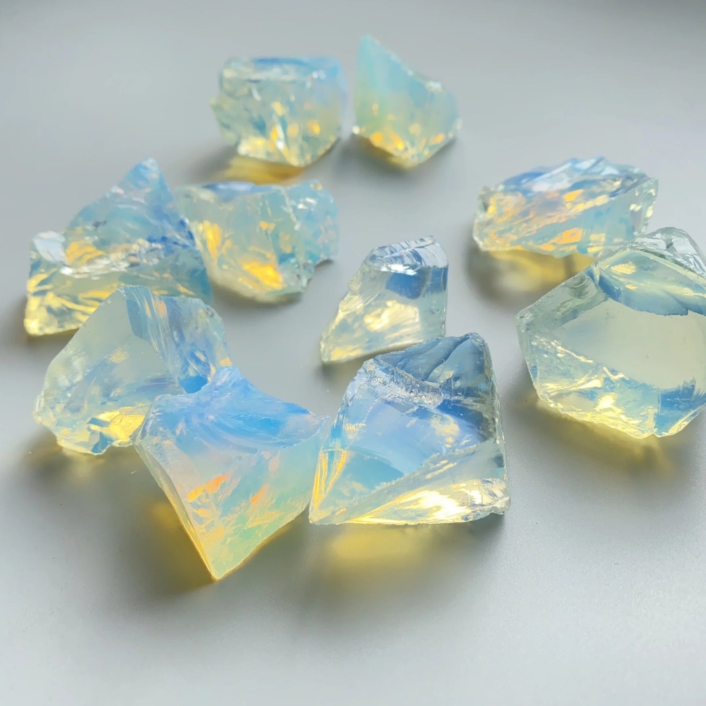 Glitzernder Opal Deko Stein fuer Raumduft und Ambiente