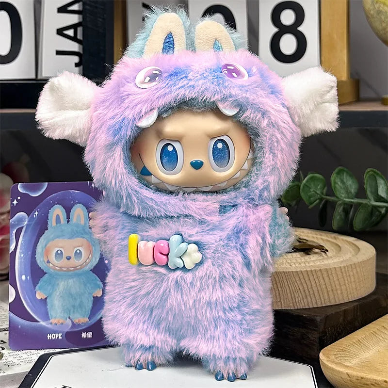 Niedlicher Plüsch-Einteiler Baby-Outfit im Monster Design als Blindbox