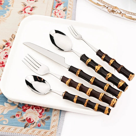 Modernes 4/5-teiliges Besteckset mit schwarzem Bambusgriff und Edelstahl-Design