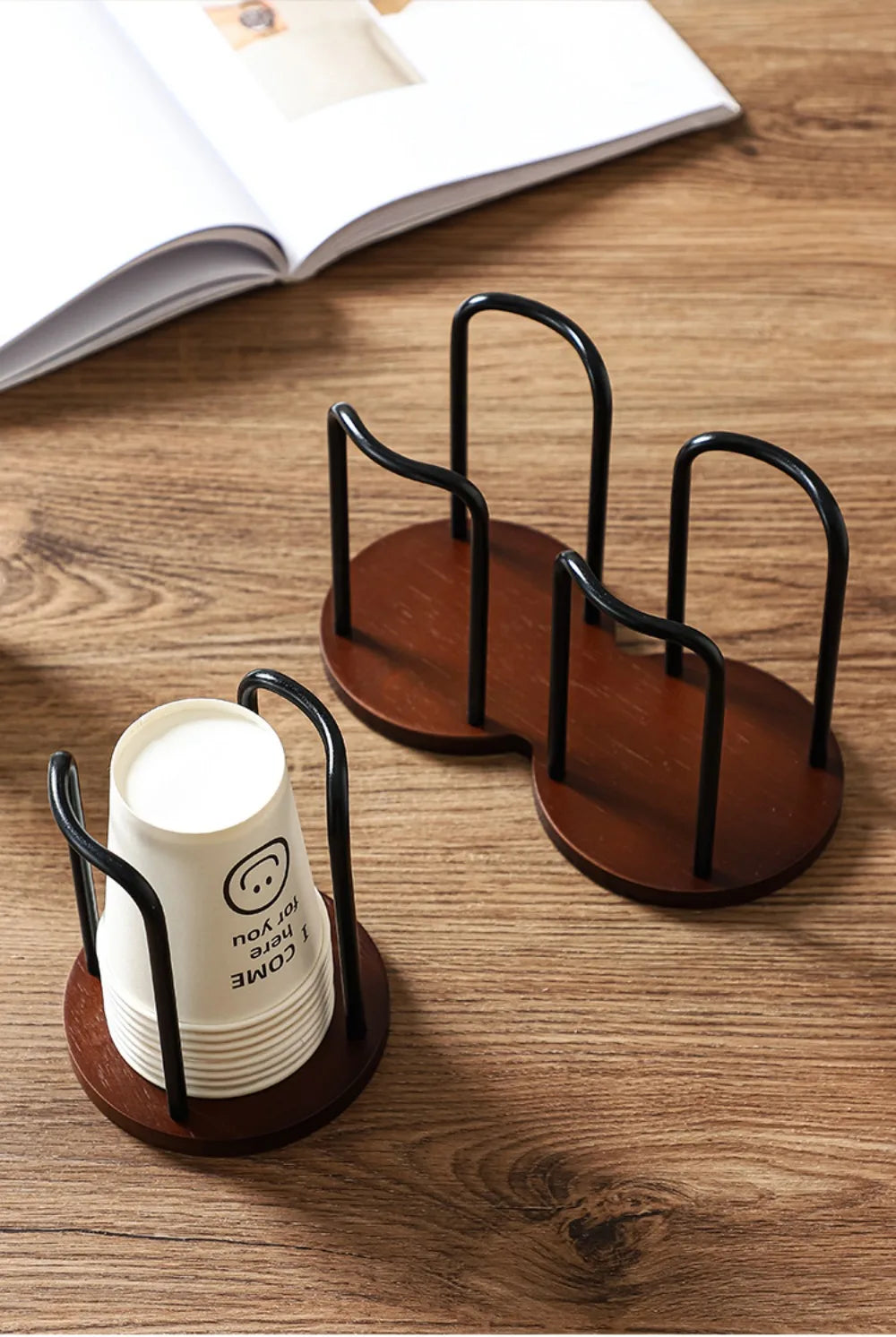 Praktischer Pappbecherhalter aus Holz für Schreibtisch und Küche