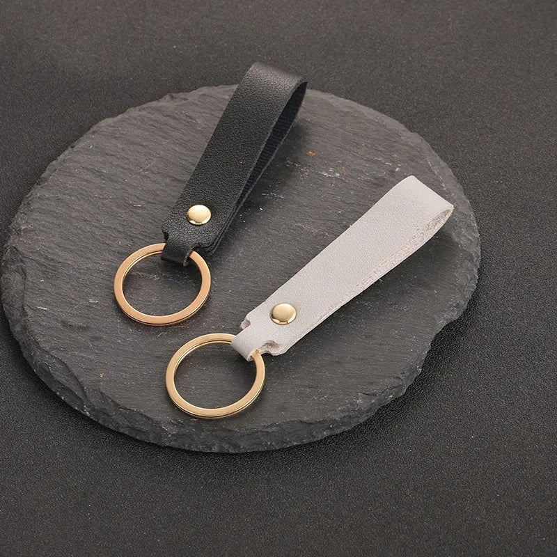 Eleganter PU-Leder Schlüsselanhänger mit Metallring für Damen Herren