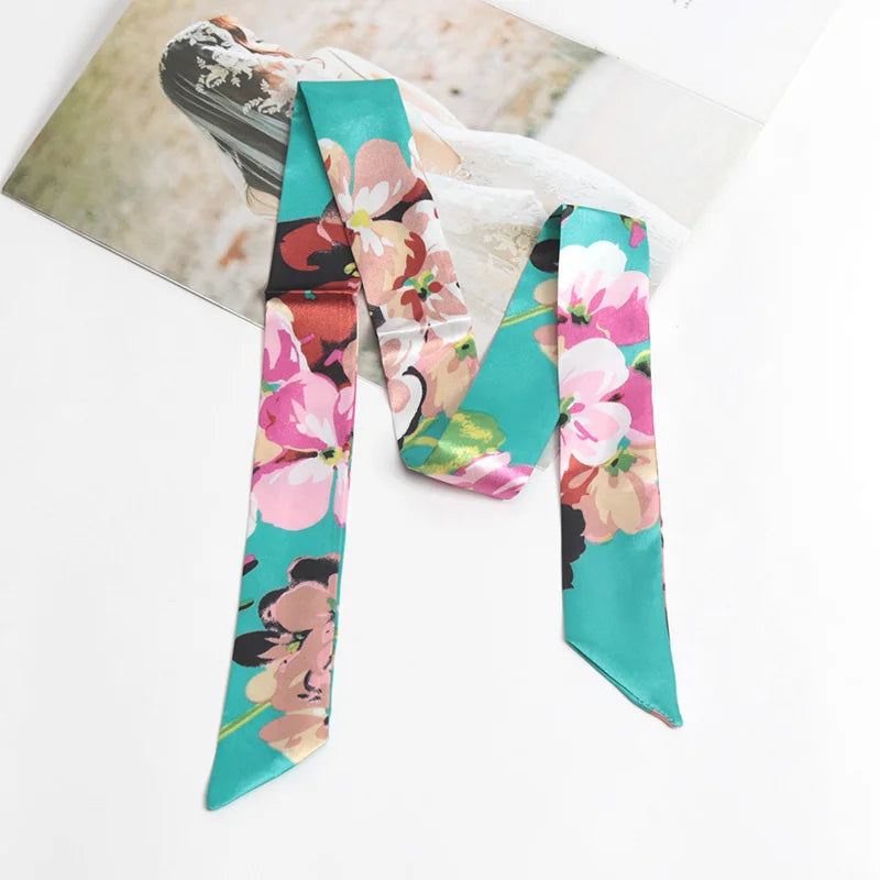Eleganter Damen Blumen Druck Schal – Vielseitiges Accessoire für Kopf, Tasche