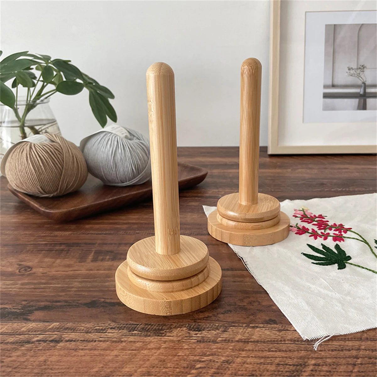 Bambus und Holz Garnhalter mit drehbarem Spulenlager für Zuhause