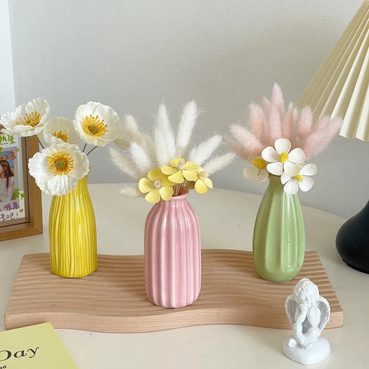 Bonbonfarbene Keramikknospenvase für Pampasgras und Blumen