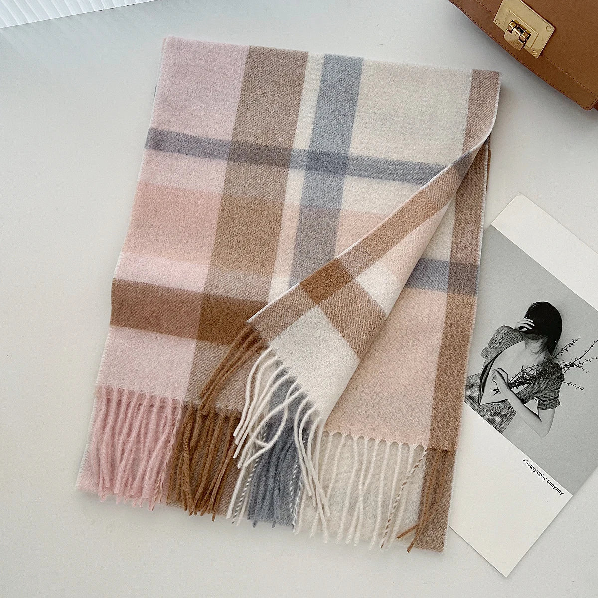 Warmer Wollschal mit klassischem Karomuster für Damen und Herren