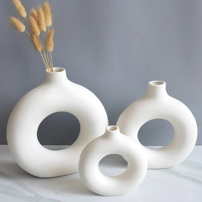 Moderne Reinweiße Donut Design Vase für stilvolle Tischdeko