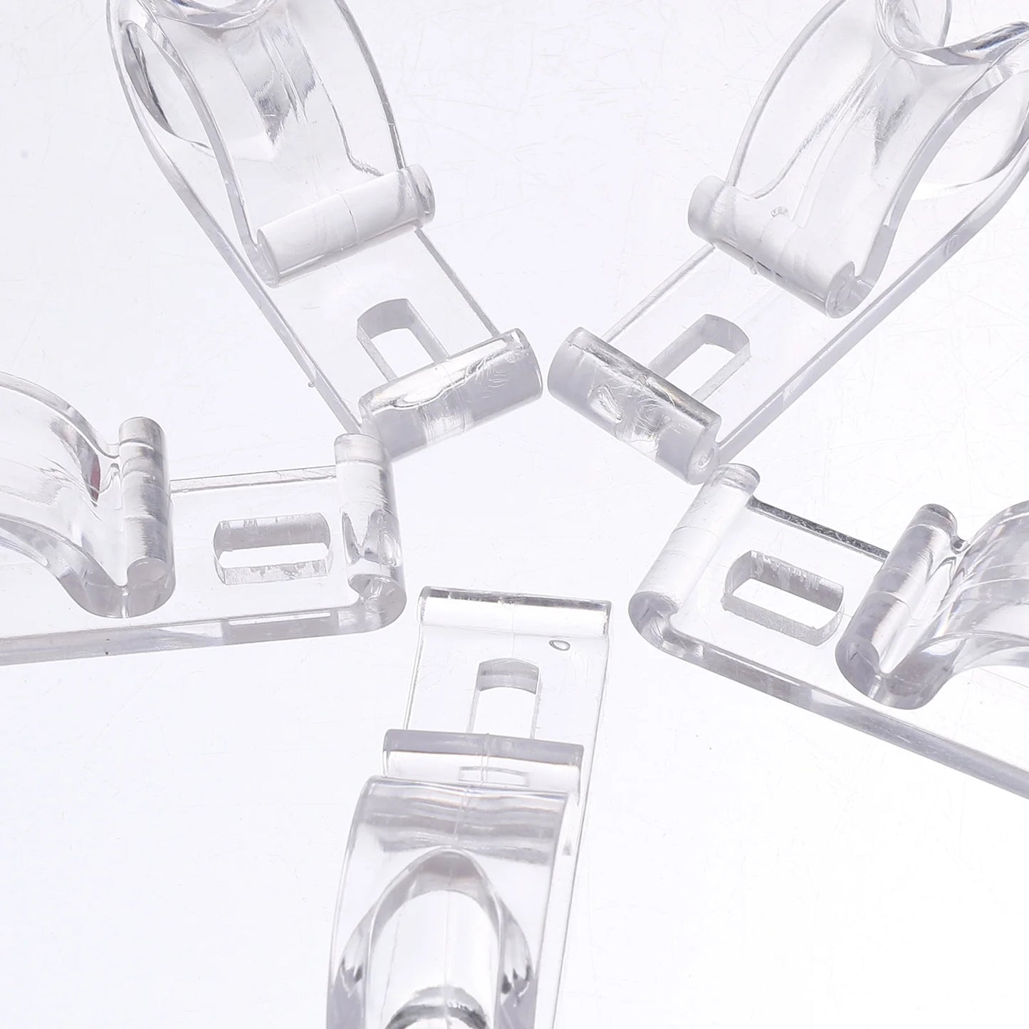 Klare Vorhangclips mit Perlenkette für sichere Befestigung