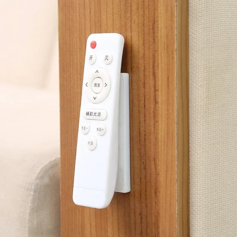 Selbstklebender Wandhalter für Steckdosenleisten und Kabel