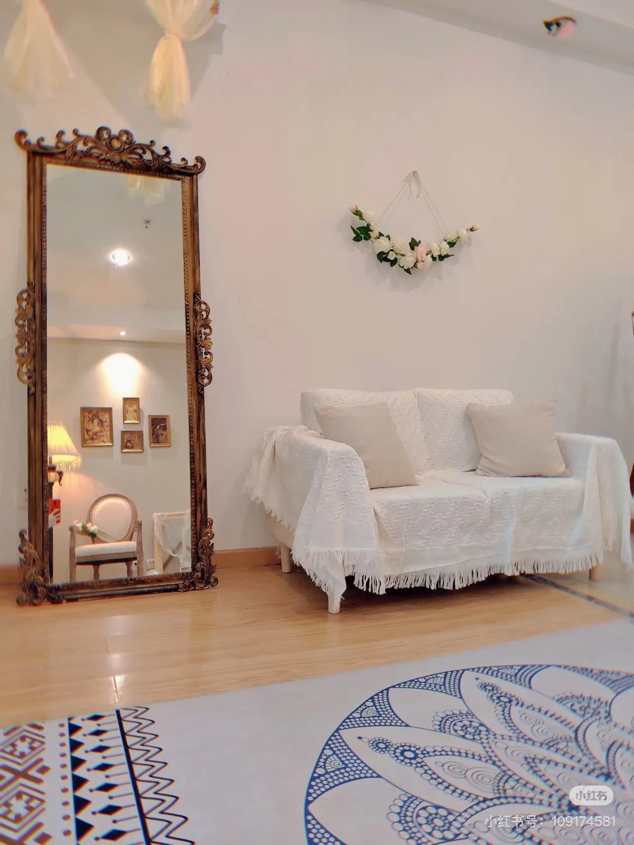 Handgeschnitzte Holz-Dekoration im Twist-Linien-Stil für Ihr Zuhause