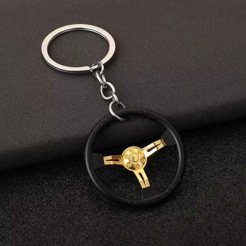 Robuster Edelstahl Schlüsselanhänger im Autoteile-Design – Perfektes Männergeschenk