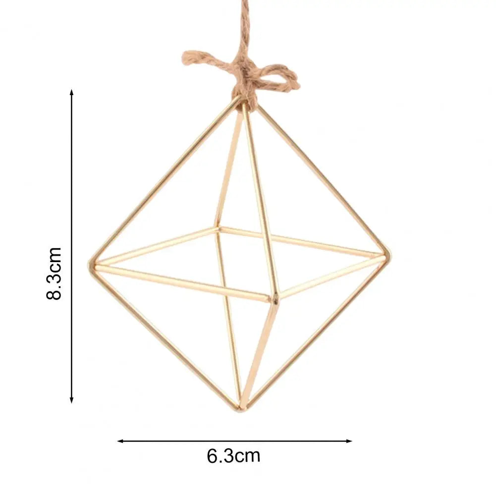 Geometrischer Wand Pflanzhalter aus Metall im Makramee Stil