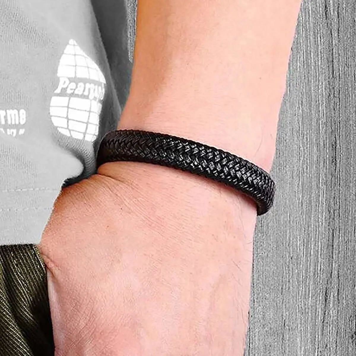 Schwarzes PU Leder Magnetarmband Herren stabil elegant Geschenk