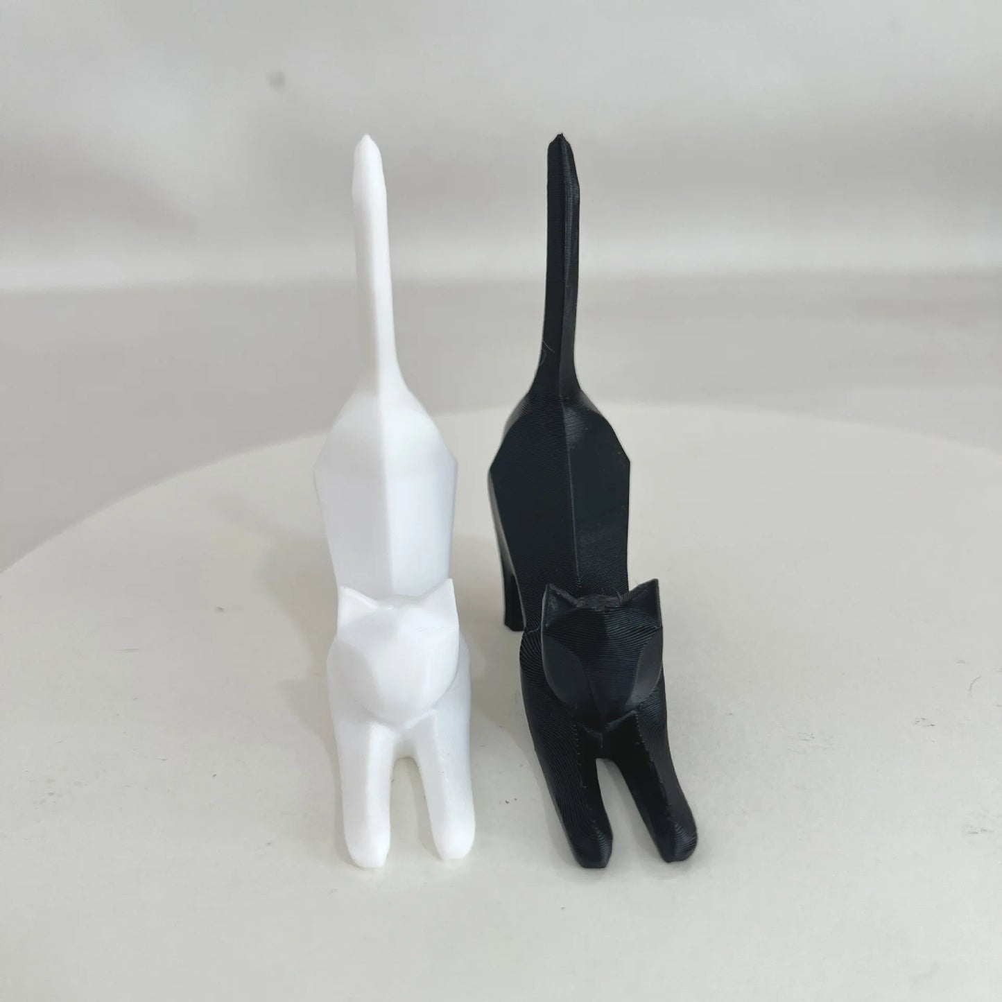 Moderne geometrische Katzenfigur Skulptur 3D Mini-Dekoration Resin