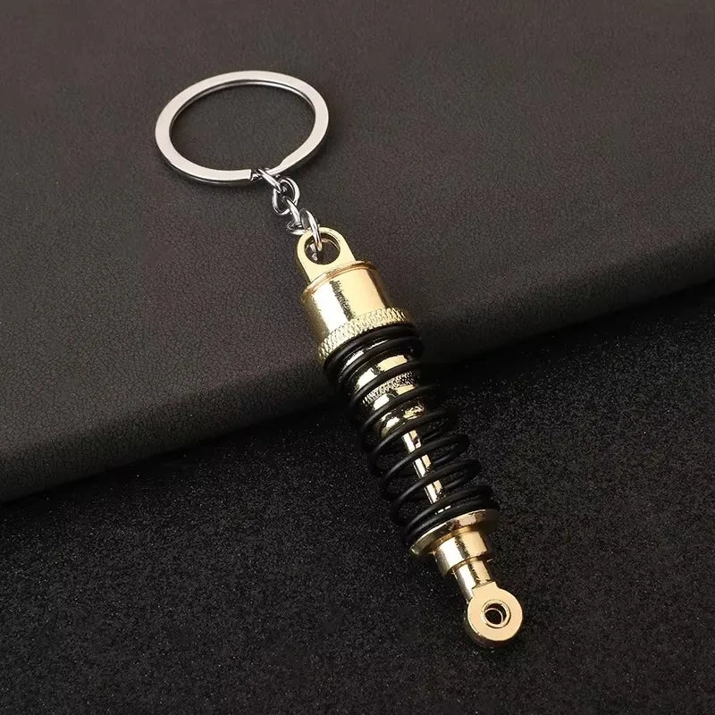 Robuster Edelstahl Schlüsselanhänger im Autoteile-Design – Perfektes Männergeschenk