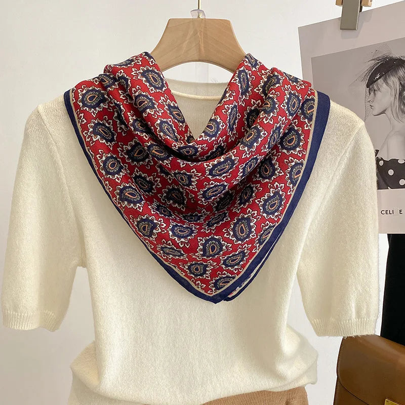 Vielseitiges Halstuch mit Druckmuster für Damen und alle Jahreszeiten